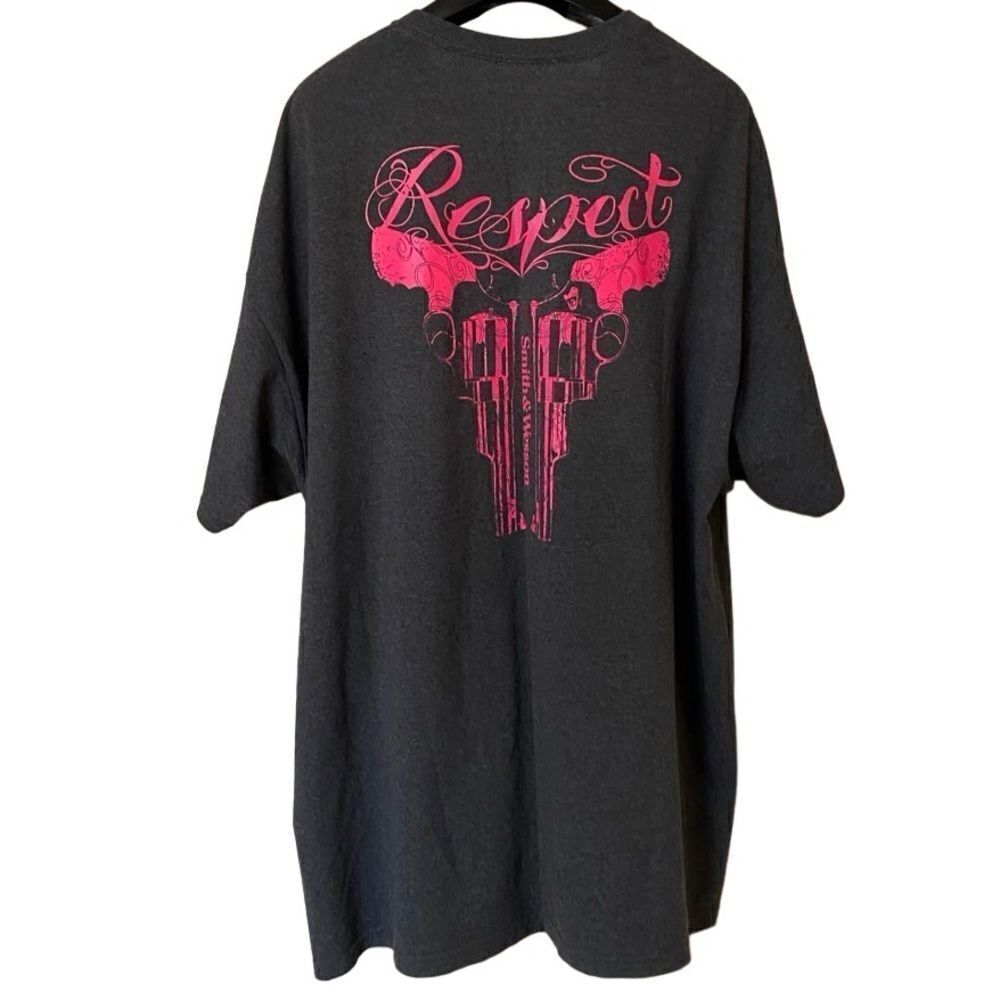 Smith & Wesson Women’s Black|Pink Respect Dual Pistol Graphic Shirt Sz XXL